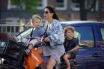 Amsterdam 12 juni 2015
Nadja Hupscher met haar 2 kinderen op de fiets