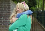 Blaricum 14 juni 2015
Rene Froger heeft een surprise feestje voor zijn vrouw Natasja georganiseerd voor haar 50e verjaardag. Het feest vindt plaats in de tuin van hun huis.