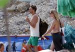 ibiza 2 augustus 2015
Noortje Herlaar met (een) vriend op het meest romantische strandje van ibiza , Beniras. Op Beniras wordt altijd muziek gemaakt tijdens de zonsondergang.