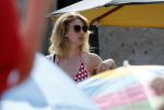 ibiza 2 augustus 2015
Noortje Herlaar met (een) vriend op het meest romantische strandje van ibiza , Beniras. Op Beniras wordt altijd muziek gemaakt tijdens de zonsondergang.