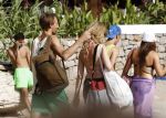 ibiza 2 augustus 2015
Noortje Herlaar met (een) vriend op het meest romantische strandje van ibiza , Beniras. Op Beniras wordt altijd muziek gemaakt tijdens de zonsondergang.