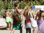 ibiza 2 augustus 2015
Noortje Herlaar met (een) vriend op het meest romantische strandje van ibiza , Beniras. Op Beniras wordt altijd muziek gemaakt tijdens de zonsondergang.