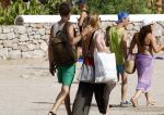 ibiza 2 augustus 2015
Noortje Herlaar met (een) vriend op het meest romantische strandje van ibiza , Beniras. Op Beniras wordt altijd muziek gemaakt tijdens de zonsondergang.