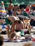 ibiza 2 augustus 2015
Noortje Herlaar met (een) vriend op het meest romantische strandje van ibiza , Beniras. Op Beniras wordt altijd muziek gemaakt tijdens de zonsondergang.