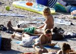 ibiza 2 augustus 2015
Noortje Herlaar met (een) vriend op het meest romantische strandje van ibiza , Beniras. Op Beniras wordt altijd muziek gemaakt tijdens de zonsondergang.