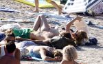 ibiza 2 augustus 2015
Noortje Herlaar met (een) vriend op het meest romantische strandje van ibiza , Beniras. Op Beniras wordt altijd muziek gemaakt tijdens de zonsondergang.