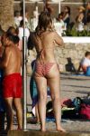 ibiza 2 augustus 2015
Noortje Herlaar met (een) vriend op het meest romantische strandje van ibiza , Beniras. Op Beniras wordt altijd muziek gemaakt tijdens de zonsondergang.