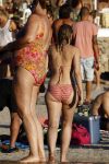 ibiza 2 augustus 2015
Noortje Herlaar met (een) vriend op het meest romantische strandje van ibiza , Beniras. Op Beniras wordt altijd muziek gemaakt tijdens de zonsondergang.