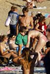 ibiza 2 augustus 2015
Noortje Herlaar met (een) vriend op het meest romantische strandje van ibiza , Beniras. Op Beniras wordt altijd muziek gemaakt tijdens de zonsondergang.