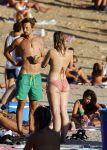 ibiza 2 augustus 2015
Noortje Herlaar met (een) vriend op het meest romantische strandje van ibiza , Beniras. Op Beniras wordt altijd muziek gemaakt tijdens de zonsondergang.