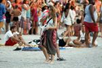 ibiza 2 augustus 2015
Noortje Herlaar met (een) vriend op het meest romantische strandje van ibiza , Beniras. Op Beniras wordt altijd muziek gemaakt tijdens de zonsondergang.