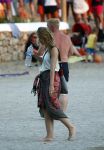 ibiza 2 augustus 2015
Noortje Herlaar met (een) vriend op het meest romantische strandje van ibiza , Beniras. Op Beniras wordt altijd muziek gemaakt tijdens de zonsondergang.