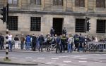 Amsterdam 16 juni 2015
Prinses Beatrix en Koning Willem Alexander arriveren bij het paleis op de dam. publiek pers en politie