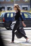 Amsterdam 15 en 18 juli 2015
Patricia Steur verlaat haar huis en gaat boodschappen doen.