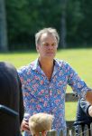 Amsterdam 10 juni 2015
Premiere Apenstreken bij kinderboederij in amsterdamse bos met oa Yvon Jaspers en Kim Lian v d Meij. Yvon met man en kinderen