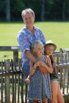 Amsterdam 10 juni 2015
Premiere Apenstreken bij kinderboederij in amsterdamse bos met oa Yvon Jaspers en Kim Lian v d Meij. Yvon met man en kinderen