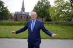 Haarzuilens 17 juni 2015
Haringparty op kasteel de Haar. Pieter v Vollenhoven met zoon Floris en ...