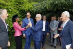 Haarzuilens 17 juni 2015
Haringparty op kasteel de Haar. Pieter v Vollenhoven met zoon Floris en ...
