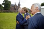 Haarzuilens 17 juni 2015
Haringparty op kasteel de Haar. Pieter v Vollenhoven met zoon Floris en ...