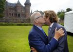 Haarzuilens 17 juni 2015
Haringparty op kasteel de Haar. Pieter v Vollenhoven met zoon Floris en ...