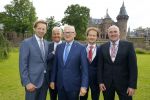 Haarzuilens 17 juni 2015
Haringparty op kasteel de Haar. Pieter v Vollenhoven met zoon Floris en Frank Houben Jr.