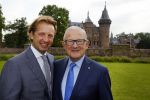 Haarzuilens 17 juni 2015
Haringparty op kasteel de Haar. Pieter v Vollenhoven met zoon Floris en ...