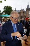 Haarzuilens 17 juni 2015
Haringparty op kasteel de Haar. Pieter v Vollenhoven met zoon Floris en ...
