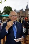 Haarzuilens 17 juni 2015
Haringparty op kasteel de Haar. Pieter v Vollenhoven met zoon Floris en ...