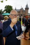 Haarzuilens 17 juni 2015
Haringparty op kasteel de Haar. Pieter v Vollenhoven met zoon Floris en ...