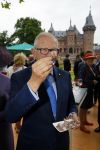 Haarzuilens 17 juni 2015
Haringparty op kasteel de Haar. Pieter v Vollenhoven met zoon Floris en ...