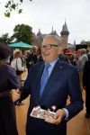 Haarzuilens 17 juni 2015
Haringparty op kasteel de Haar. Pieter v Vollenhoven met zoon Floris en ...