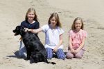 Wassenaar 10 juli 2015
Fotouurtje met Koningin Maxima Koning Willem Alexander en de prinsesjes Amalia Alexia en Ariane op het strand van Wassenaar.