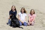 Wassenaar 10 juli 2015
Fotouurtje met Koningin Maxima Koning Willem Alexander en de prinsesjes Amalia Alexia en Ariane op het strand van Wassenaar.