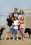 Wassenaar 10 juli 2015
Fotouurtje met Koningin Maxima Koning Willem Alexander en de prinsesjes Amalia Alexia en Ariane op het strand van Wassenaar.