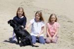 Wassenaar 10 juli 2015
Fotouurtje met Koningin Maxima Koning Willem Alexander en de prinsesjes Amalia Alexia en Ariane op het strand van Wassenaar.