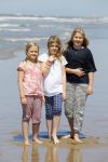 Wassenaar 10 juli 2015
Fotouurtje met Koningin Maxima Koning Willem Alexander en de prinsesjes Amalia Alexia en Ariane op het strand van Wassenaar.