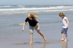 Wassenaar 10 juli 2015
Fotouurtje met Koningin Maxima Koning Willem Alexander en de prinsesjes Amalia Alexia en Ariane op het strand van Wassenaar.