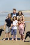 Wassenaar 10 juli 2015
Fotouurtje met Koningin Maxima Koning Willem Alexander en de prinsesjes Amalia Alexia en Ariane op het strand van Wassenaar.