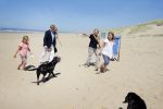 Wassenaar 10 juli 2015
Fotouurtje met Koningin Maxima Koning Willem Alexander en de prinsesjes Amalia Alexia en Ariane op het strand van Wassenaar.