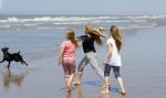 Wassenaar 10 juli 2015
Fotouurtje met Koningin Maxima Koning Willem Alexander en de prinsesjes Amalia Alexia en Ariane op het strand van Wassenaar.
