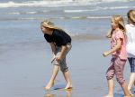 Wassenaar 10 juli 2015
Fotouurtje met Koningin Maxima Koning Willem Alexander en de prinsesjes Amalia Alexia en Ariane op het strand van Wassenaar.