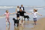 Wassenaar 10 juli 2015
Fotouurtje met Koningin Maxima Koning Willem Alexander en de prinsesjes Amalia Alexia en Ariane op het strand van Wassenaar.