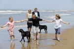 Wassenaar 10 juli 2015
Fotouurtje met Koningin Maxima Koning Willem Alexander en de prinsesjes Amalia Alexia en Ariane op het strand van Wassenaar.