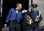 Amsterdam 2 juli 2015  
Prinses Baetrix vertrekt in haar verlengde Volvo bij het paleis. Tas van Prinses Beatrix