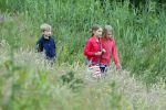 Amsterdam 18 juni 2015
Prinses Marilene en dochter Fee zijn bij het omdoen van de ringen van 3 net geboren ooievaars in het Vondelpark.