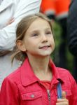 Amsterdam 18 juni 2015
Prinses Marilene en dochter Fee zijn bij het omdoen van de ringen van 3 net geboren ooievaars in het Vondelpark.