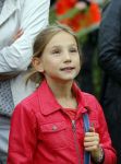 Amsterdam 18 juni 2015
Prinses Marilene en dochter Fee zijn bij het omdoen van de ringen van 3 net geboren ooievaars in het Vondelpark.