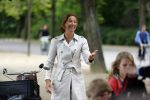 Amsterdam 18 juni 2015
Prinses Marilene en dochter Fee zijn bij het omdoen van de ringen van 3 net geboren ooievaars in het Vondelpark.