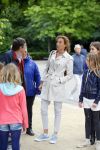 Amsterdam 18 juni 2015
Prinses Marilene en dochter Fee zijn bij het omdoen van de ringen van 3 net geboren ooievaars in het Vondelpark.