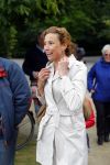 Amsterdam 18 juni 2015
Prinses Marilene en dochter Fee zijn bij het omdoen van de ringen van 3 net geboren ooievaars in het Vondelpark.